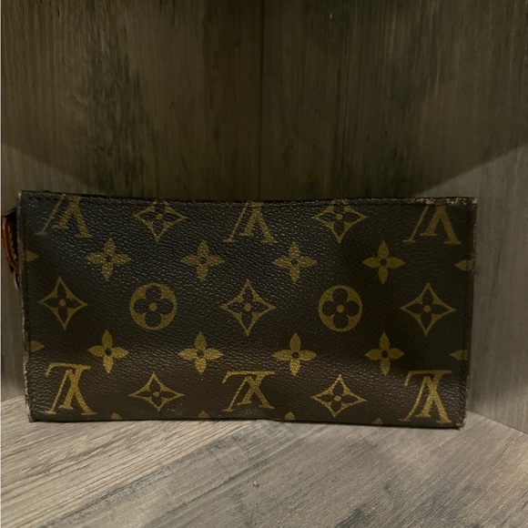 BUNDLE Louis Vuitton Monogram clutch with Key lock and key with Gold Chain - Picture 3 of 6